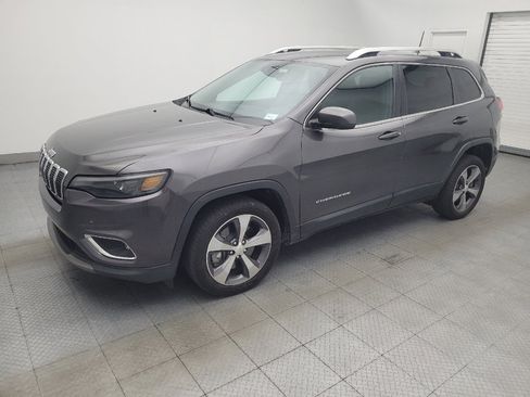 Used 2019 Jeep Cherokee Limited w/ Technology Group FWD image 2