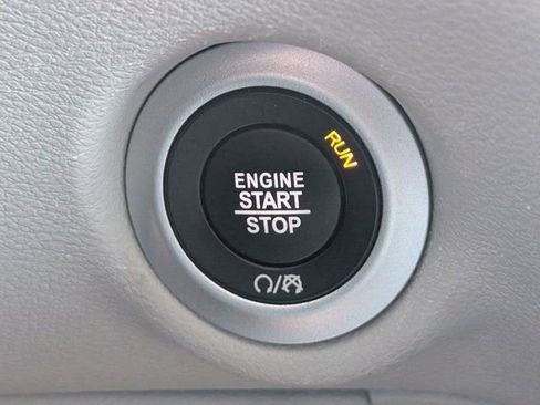 Used 2024 Chrysler Pacifica Touring-L FWD image 26