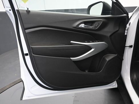 Used 2025 Chevrolet Trax LS image 23