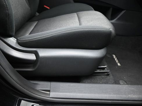 Certified 2025 Nissan Rogue SV FWD image 15