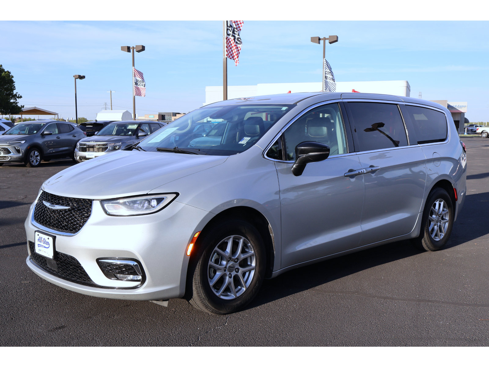 Used 2024 Chrysler Pacifica Touring-L FWD image 8