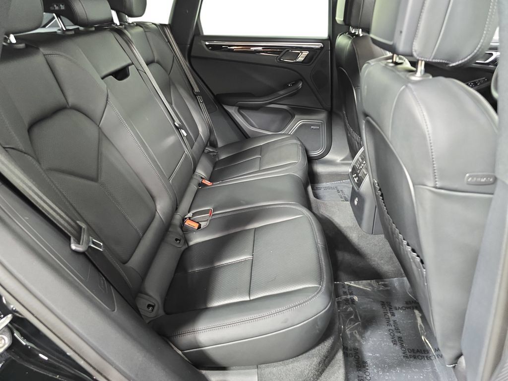 Certified 2026 Porsche Macan AWD/4WD image 26
