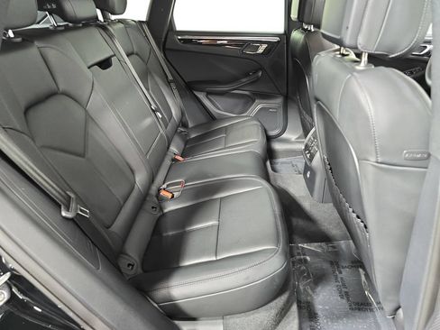 Certified 2026 Porsche Macan AWD/4WD image 26