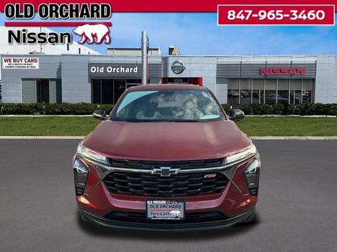 Used 2025 Chevrolet Trax RS w/ Driver Confidence Package FWD image 2