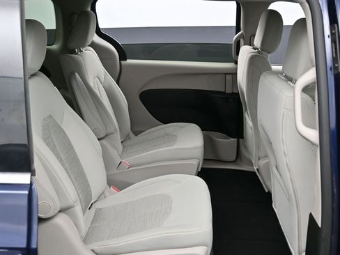 Used 2017 Chrysler Pacifica Touring Plus image 33