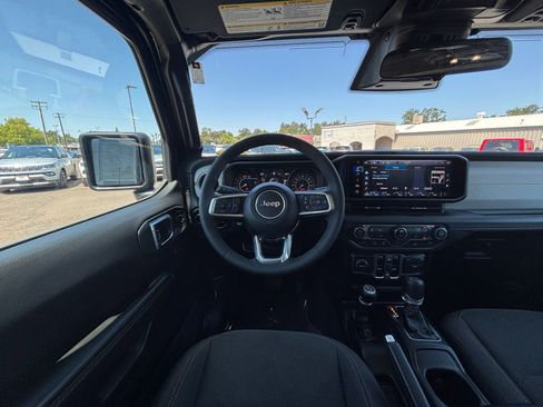 Used 2025 Jeep Wrangler Unlimited Sahara AWD/4WD image 34