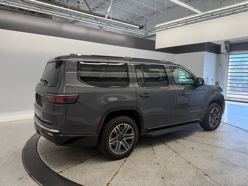 Used 2022 Jeep Wagoneer Series II AWD/4WD image 9