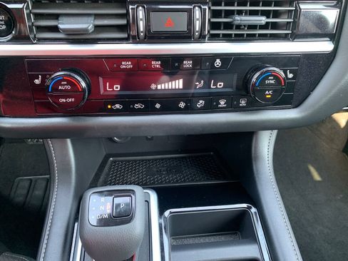 Used 2025 Nissan Pathfinder SL w/ Cargo Package FWD image 19