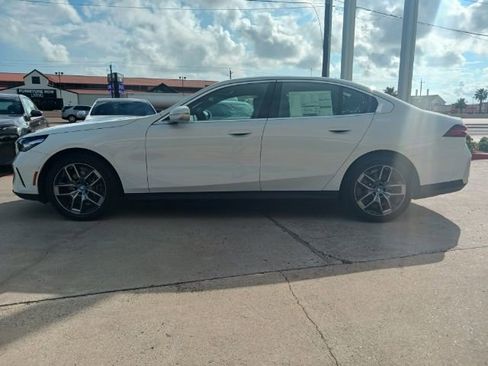 New 2024 BMW i5 eDrive40i w/ Convenience Package image 6