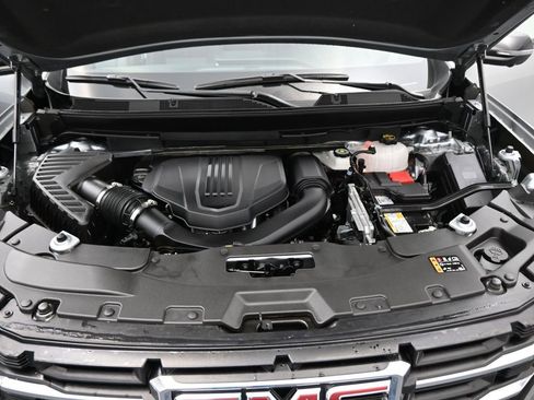 Used 2025 GMC Acadia Elevation image 25