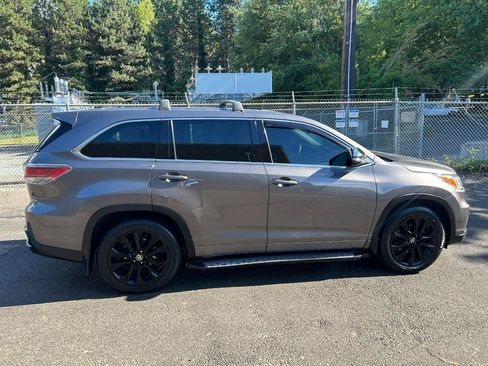 Used 2015 Toyota Highlander LE FWD image 4