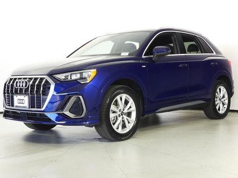 Used 2022 Audi Q3 2.0T Premium w/ Convenience Package image 2