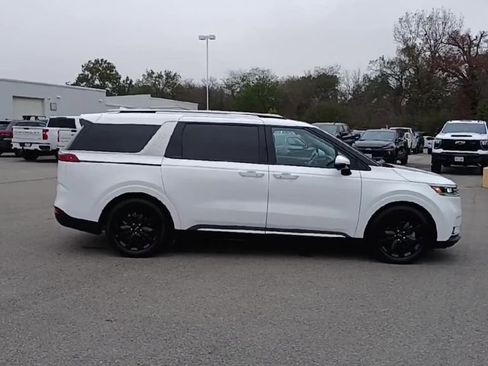 Used 2024 Kia Carnival SX Prestige image 9