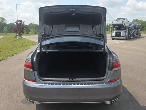 Used 2022 Volkswagen Passat 2.0T SE FWD image 10