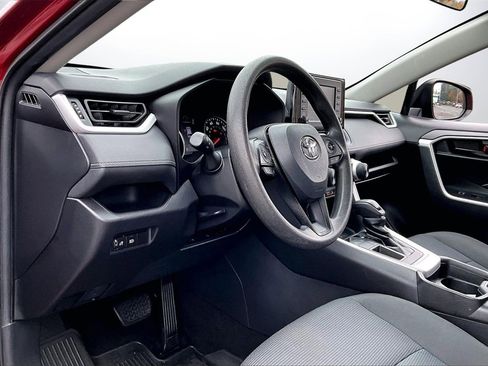 Used 2021 Toyota RAV4 LE image 16