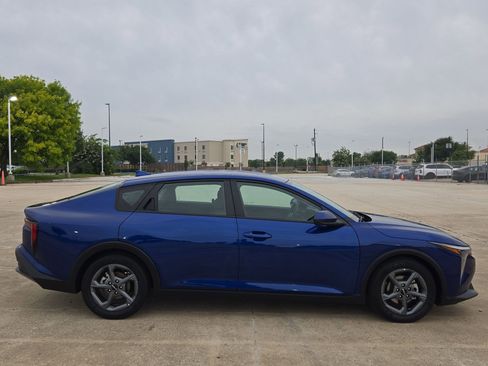 Used 2025 Kia K4 FWD image 2