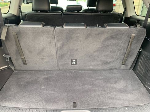 Used 2018 Toyota Highlander XLE w/ Carpet Mat Package (TMS) AWD/4WD image 9