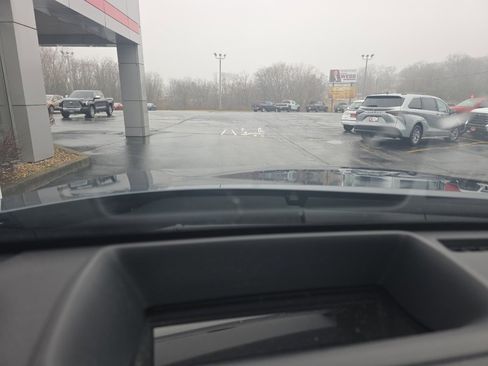 Used 2024 Toyota Venza Limited image 19