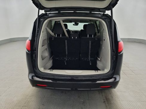 Used 2023 Chrysler Voyager LX FWD image 29