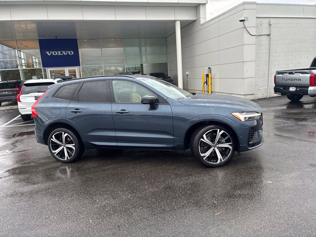 Certified 2024 Volvo XC60 T8 Ultimate w/ Climate Package AWD/4WD image 4
