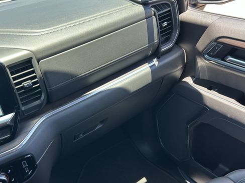 Certified 2025 GMC Sierra 1500 SLT RWD image 18