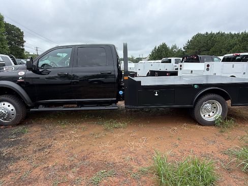 New 2026 RAM 5500 Tradesman w/ Chrome Appearance Group AWD/4WD image 9