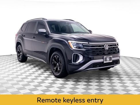 Used 2024 Volkswagen Atlas Peak Edition SE AWD/4WD image 8
