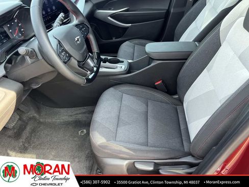 Used 2025 Chevrolet Trax RS FWD image 18