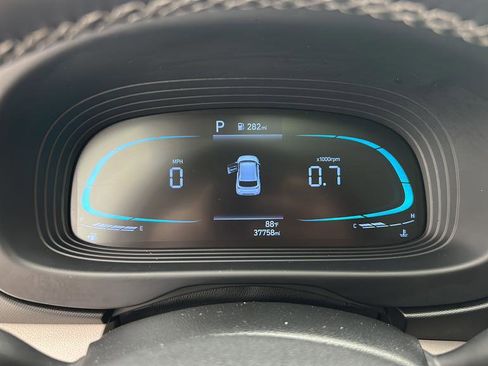 Used 2025 Hyundai Venue SEL FWD image 18