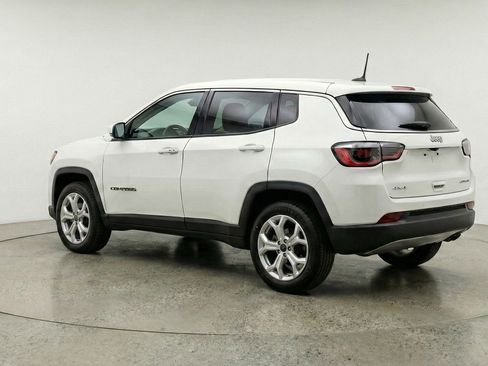 Used 2025 Jeep Compass Latitude AWD/4WD image 6