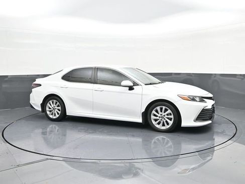 Used 2022 Toyota Camry LE FWD image 17