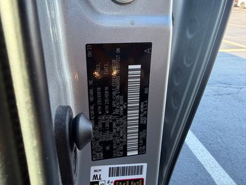 Certified 2023 Toyota Highlander XLE image 3