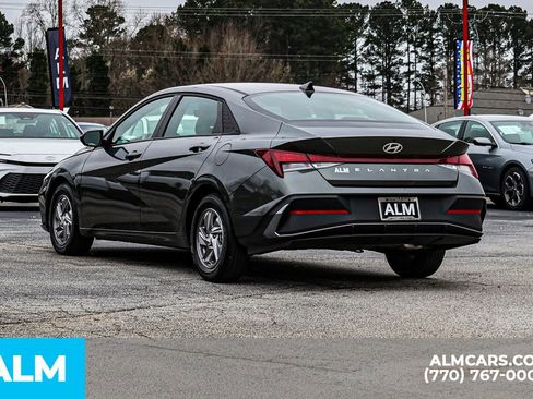 Used 2025 Hyundai Elantra SE image 7