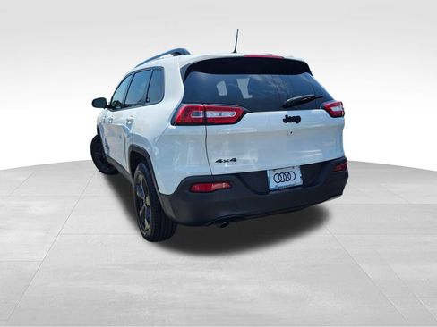 Used 2016 Jeep Cherokee Latitude w/ Cold Weather Group AWD/4WD image 4