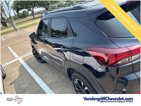 Used 2021 Chevrolet TrailBlazer LT w/ Convenience Package FWD image 9