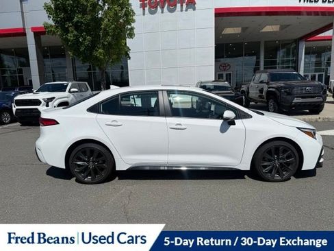Used 2025 Toyota Corolla SE w/ SE Premium Package FWD image 5