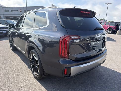 Used 2025 Kia Telluride S AWD/4WD image 8