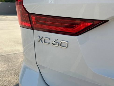 Certified 2025 Volvo XC60 B5 Ultra w/ Protection Package Premier AWD/4WD image 36