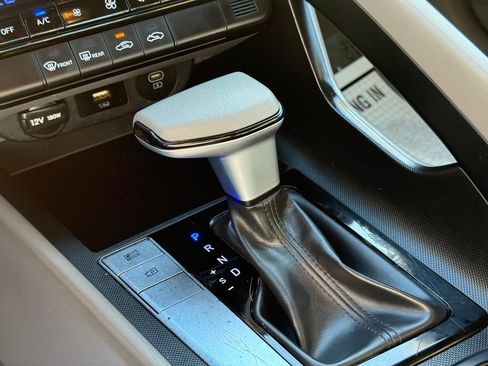 Used 2024 Hyundai Elantra SEL image 32