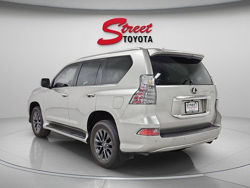 Used 2023 Lexus GX 460 Premium image 2