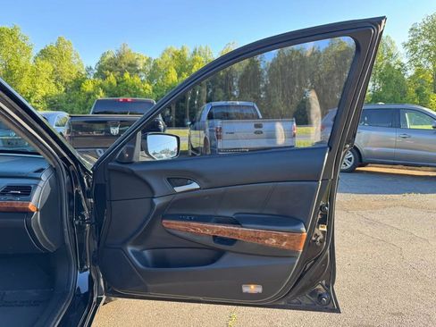Used 2011 Honda Accord EX-L image 12
