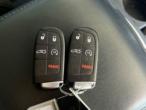 Used 2023 Chrysler 300 Touring L w/ Comfort Group image 33