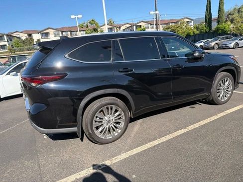 Used 2024 Toyota Highlander Platinum AWD/4WD image 9