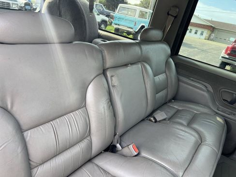 Used 1999 Chevrolet Suburban 2500 w/ Preferred Equipment Group 3 AWD/4WD image 13