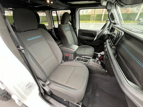 Used 2025 Jeep Wrangler Unlimited Rubicon 4xe w/ Convenience Group image 27