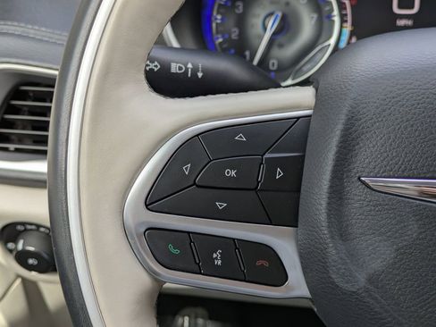 Used 2019 Chrysler Pacifica Limited image 27