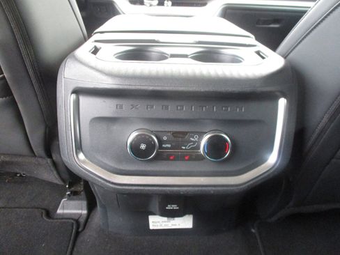 Used 2025 Ford Expedition Max Platinum AWD/4WD image 17