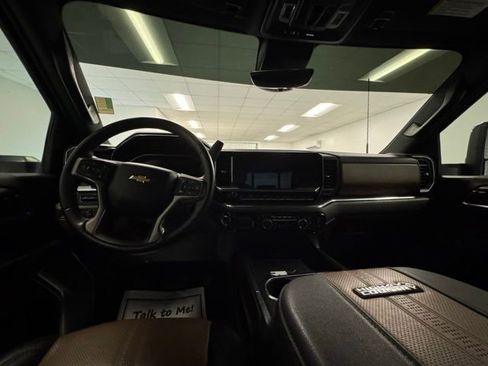 Used 2024 Chevrolet Silverado 2500 High Country w/ High Country Premium Package image 12