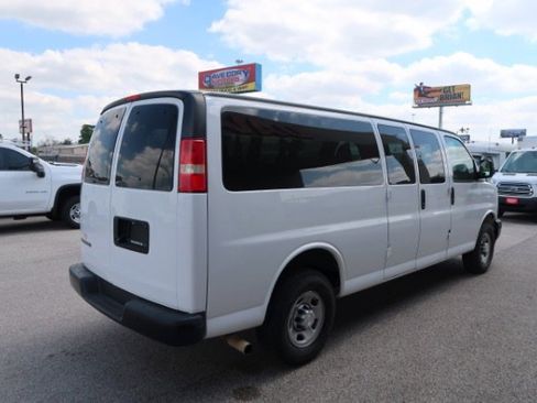Used 2017 Chevrolet Express 3500 LS RWD image 4