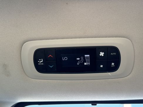 Used 2019 Chrysler Pacifica Touring Plus w/ Cold Weather Group FWD image 23